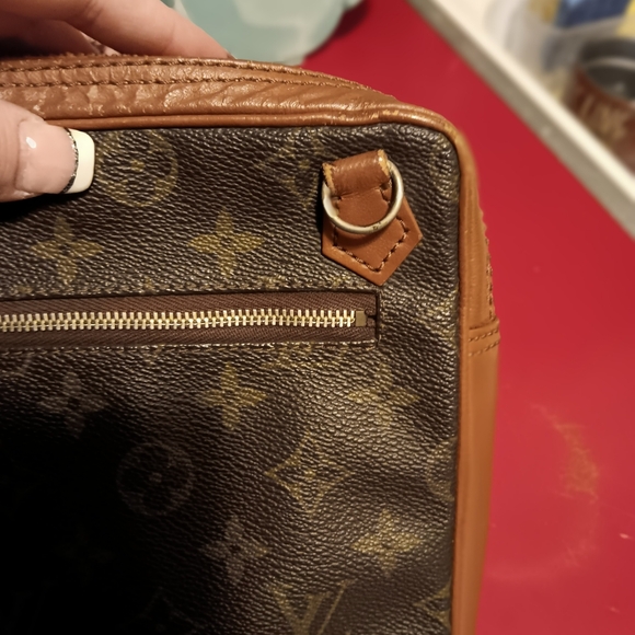 Lv Bag With D Rings (minor Zipper Fray) - Picture 6 of 7